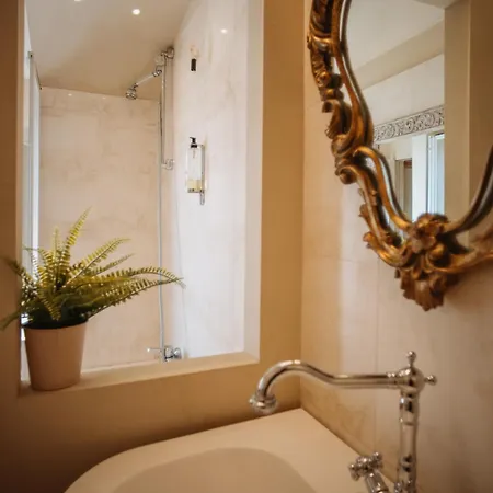 Oviv - La Dimora Del Borgo 3* Acquaviva Picena